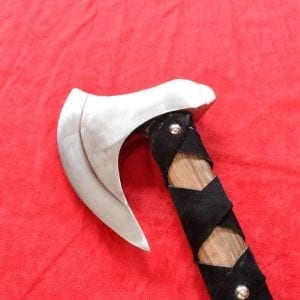 Alternative view of Hacha Vikinga